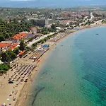 Azure Breeze - Coastal Chic Getaway By The Sea Case de vacanță