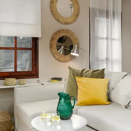 Dom wakacyjny Azure Breeze - Coastal Chic Getaway By The Sea