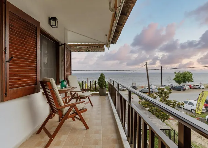 Holiday home Azure Breeze - Coastal Chic Getaway By The Sea