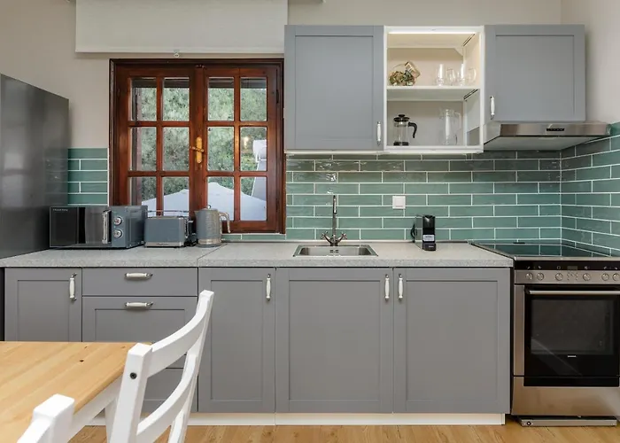 Azure Breeze - Coastal Chic Getaway By The Sea Holiday home *