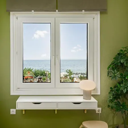 Azure Breeze - Coastal Chic Getaway By The Sea Псакудия