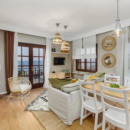 Nyaraló Azure Breeze - Coastal Chic Getaway By The Sea *