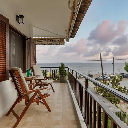 Nyaraló Azure Breeze - Coastal Chic Getaway By The Sea