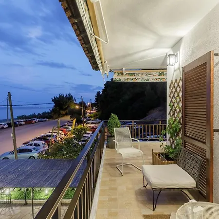 Nyaraló Azure Breeze - Coastal Chic Getaway By The Sea *