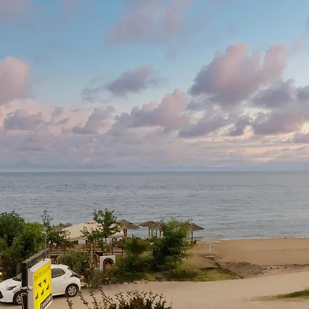 Nyaraló Azure Breeze - Coastal Chic Getaway By The Sea