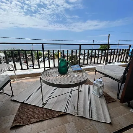 Azure Breeze - Coastal Chic Getaway By The Sea