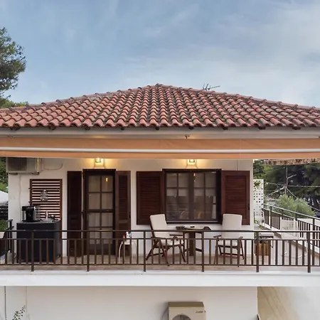 Azure Breeze - Coastal Chic Getaway By The Sea