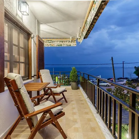 Nyaraló Azure Breeze - Coastal Chic Getaway By The Sea *