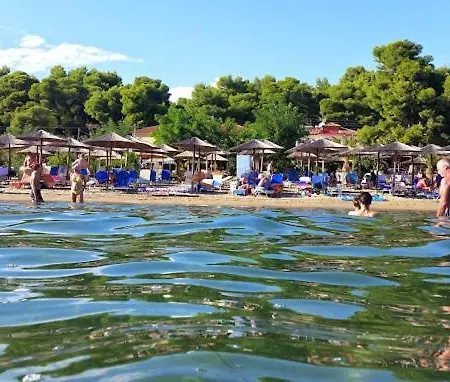 Дом отдыха Azure Breeze - Coastal Chic Getaway By The Sea