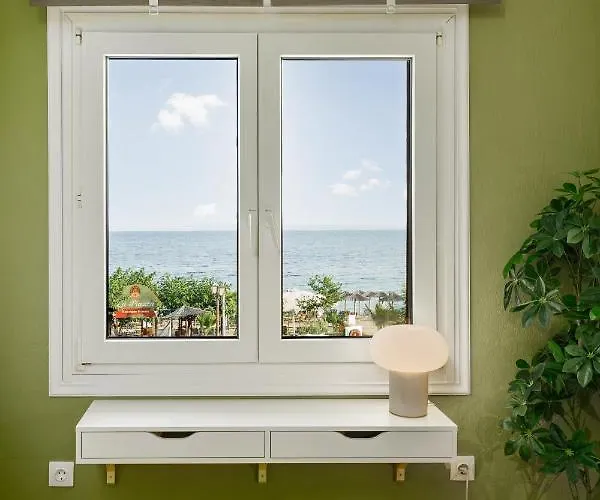 Azure Breeze - Coastal Chic Getaway By The Sea Psakoudia