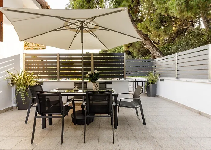 Azure Breeze - Coastal Chic Getaway By The Sea Vakantiehuis