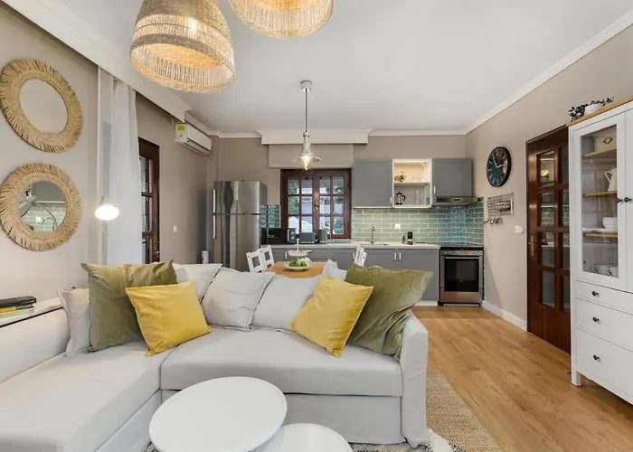 Vakantiehuis Azure Breeze - Coastal Chic Getaway By The Sea