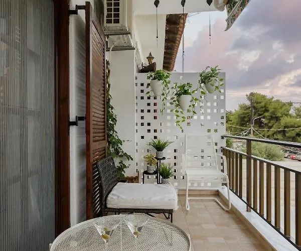 Case de vacanță Azure Breeze - Coastal Chic Getaway By The Sea *