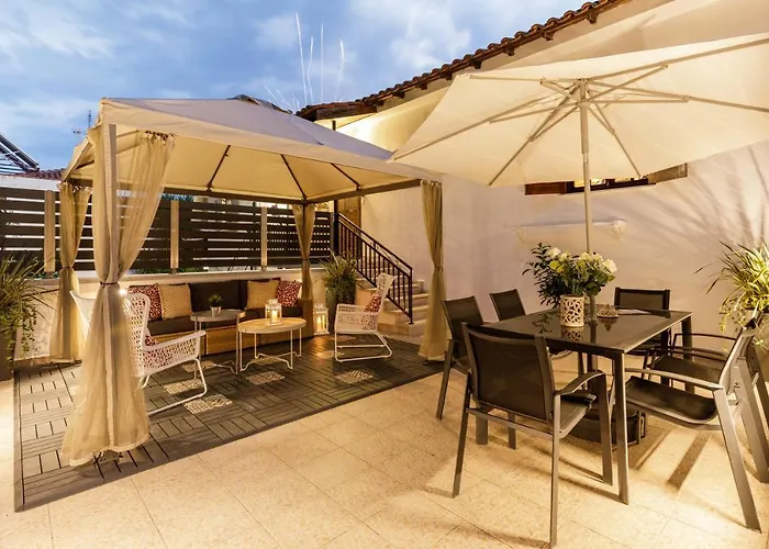 Azure Breeze - Coastal Chic Getaway By The Sea * Psakoudia