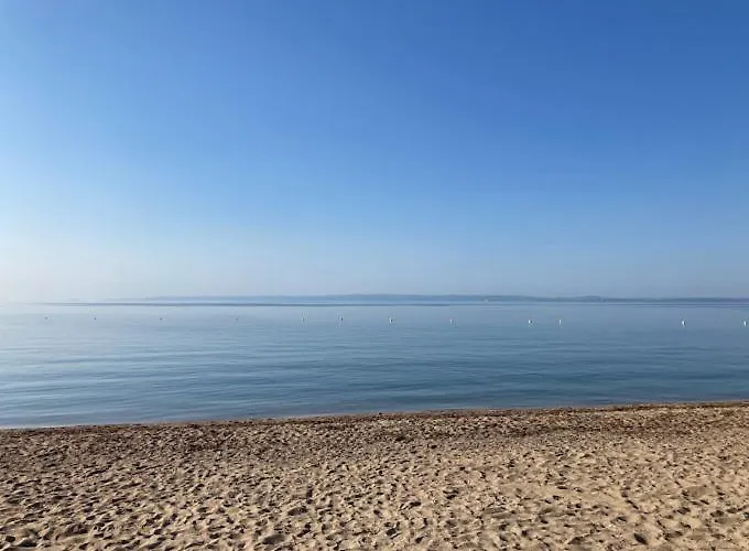 Azure Breeze - Coastal Chic Getaway By The Sea Case de vacanță Psakoudia