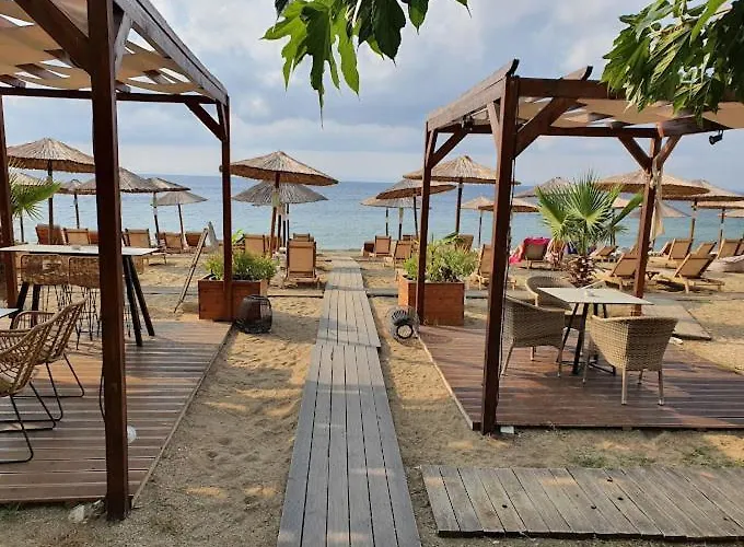 Azure Breeze - Coastal Chic Getaway By The Sea Case de vacanță Psakoudia
